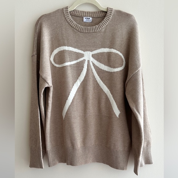 Cotton On Sweaters - Cotton On Lux Crew Pullover, Bow Intarsia, Size Medium, NWT